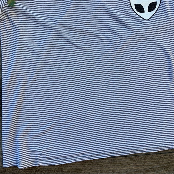 💙💙Peaches & Cream Black/White Striped Alien Top - Picture 5 of 9